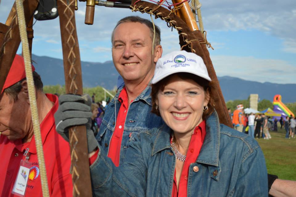 Innkeepers Sallie and Welling Clark take a balloon ride