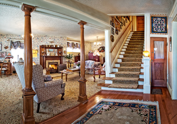 Holden House features an inviting welcome foyer with six guest suites, all with private baths and including a full breakfast each morning.