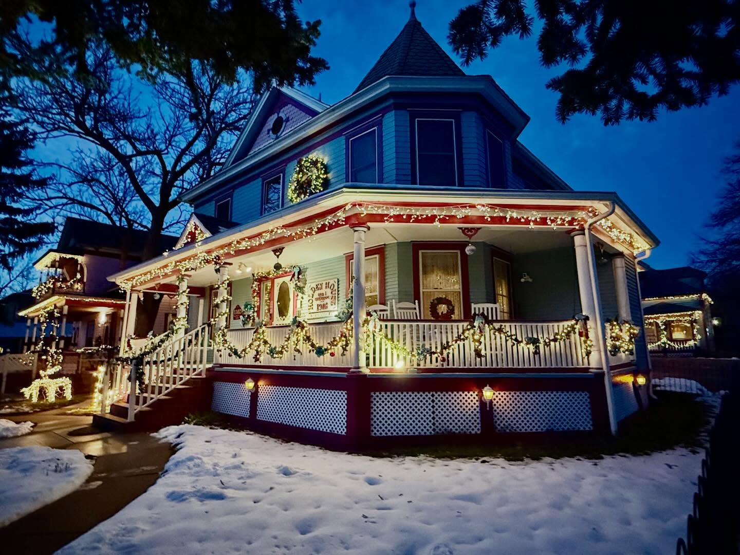 Holden House bed and breakfast with Christmas and holiday lights
